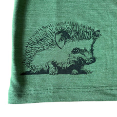 T-Shirt waldgrün mit Igel, Merinowolle & Seide (bio/GOTS) - Glückskind - T-Shirt - 86-92